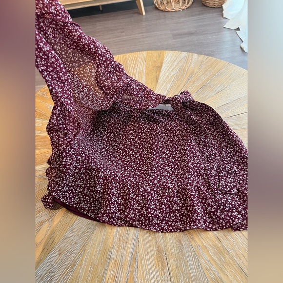 NWT Hollister Ultra High Rise Mini Floral Red Skirt - Picture 4 of 7